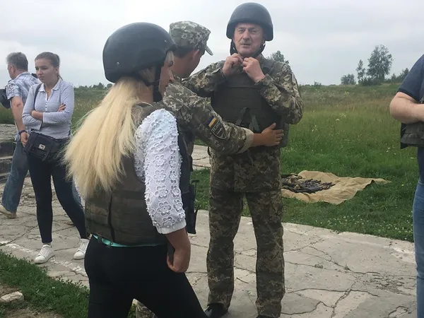 Губернатор Волині стріляє з «калаша» (фото, відео)