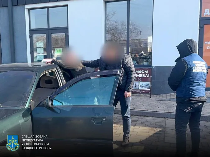 Затримали волинянина, який допомагав ухилянтам «відкосити» від армії (фото)