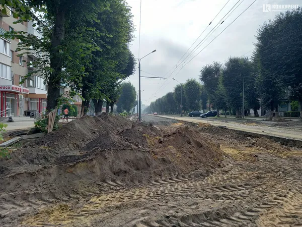 Заасфальтували нові відрізки дороги: що коїться на проспекті Волі у Луцьку (фото)