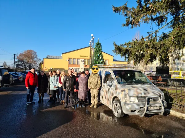 З Підгайцівської громади передали автомобіль на потреби ЗСУ (фото)