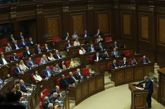 У парламенті Вірменії сталася масова бійка (відео)