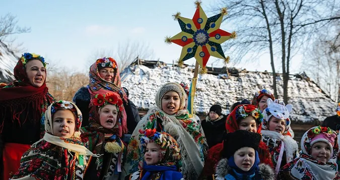 Чи варто давати гроші за колядки