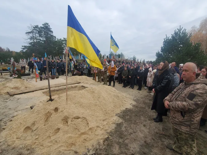 Без батька лишилися двоє донечок: на Волині попрощалися з воїном Андрієм Хомичем (фото)