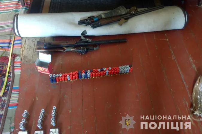 «Травка», кулі, два стволи: у волинянина знайшли незаконні речі (фото)