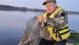 На Волині з браконьєрської сітки звільнили велику пірникозу (відео)