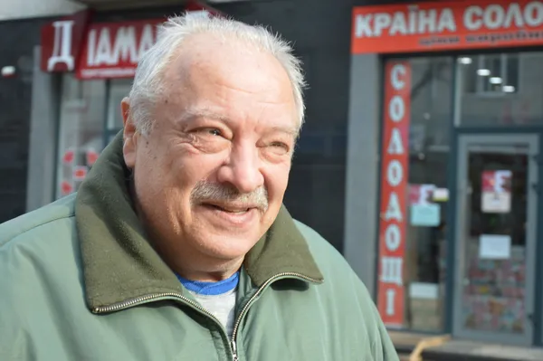 Квіти, прикраси і гарний настрій: що дарують жінкам на 8 березня у Луцьку (фото)