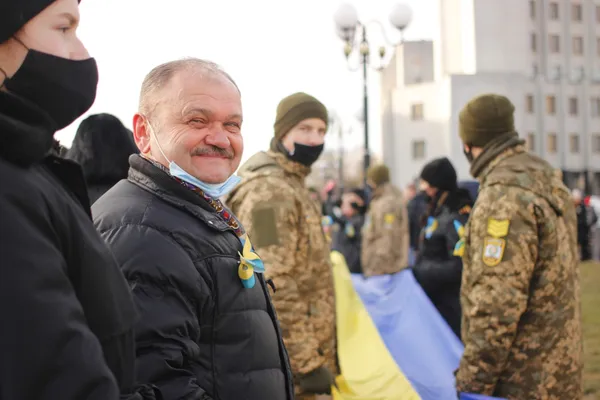 Прапори та сотні людей: як у Луцьку святкували День єднання (фото, відео)