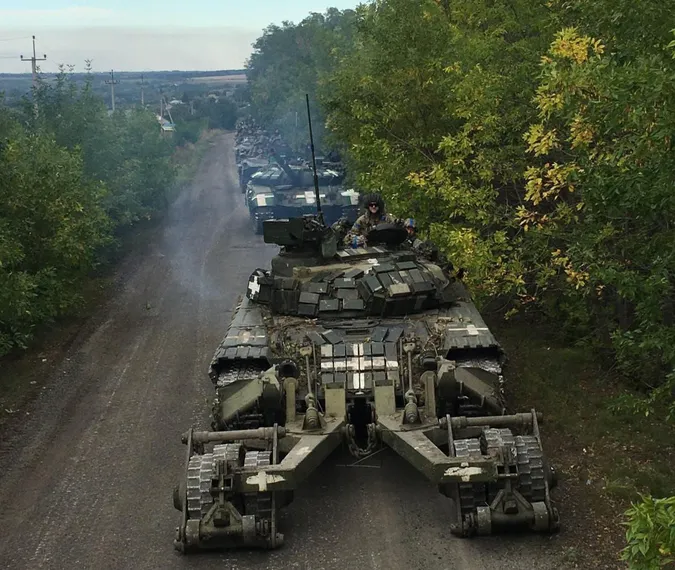 На Харківщині та Донеччині окупанти втікають з награбованим майном, – Генштаб