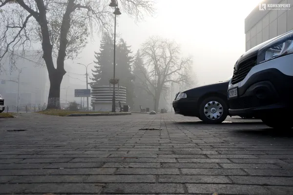 Ранковий Луцьк у тумані (фото)