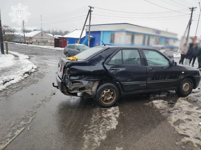Chery не пропустив вантажівку: у Луцькому районі – серйозна ДТП (фото)
