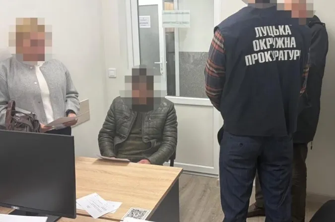 За $30 000 хабаря експосадовець Луцькради отримав штраф у 1,36 млн грн