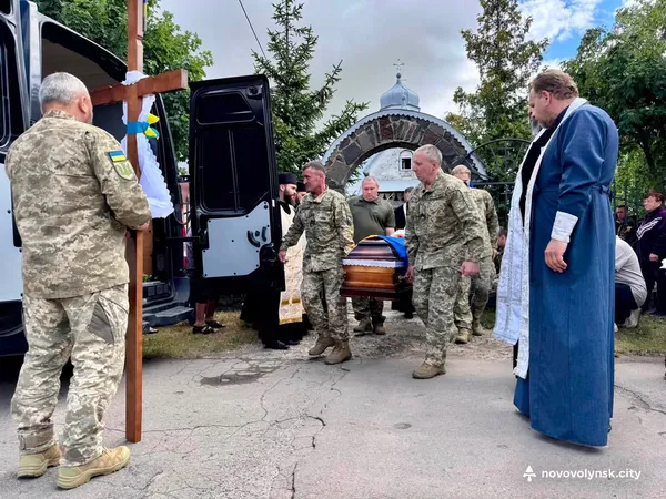 Понад рік вважався зниклим: на Волині попрощалися з воїном Василем Сачуком (фото)