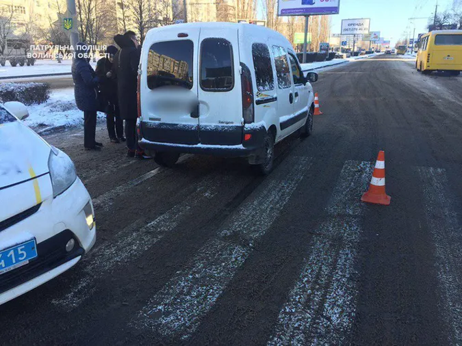 У Луцьку на переході автомобіль наїхав на жінку (фото)