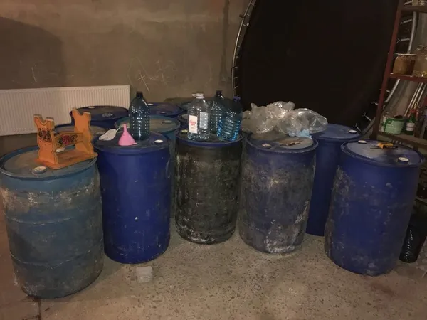 На Волині «накрили» виробництво контрафактного алкоголю та сигарет (фото)