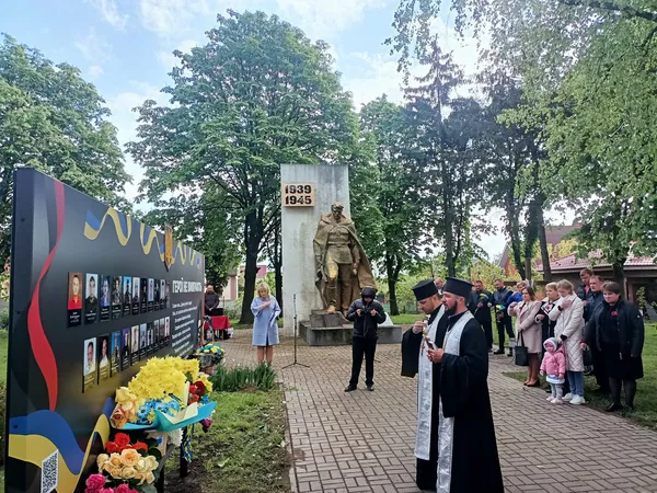 У Підгайцях відкрили фотостенд загиблим на війні воїнам громади (фото)