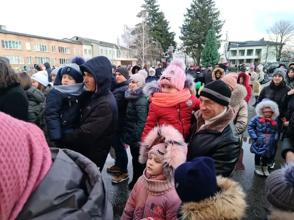 У Підгайцівській громаді засвітили головну ялинку (фото, відео)