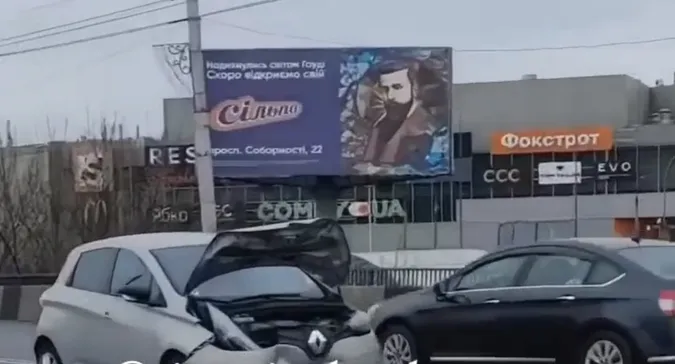 У Луцьку біля «ПортCity» – аварія (відео)