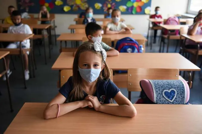 У деяких містах для школярів продовжать навчальний рік: де саме