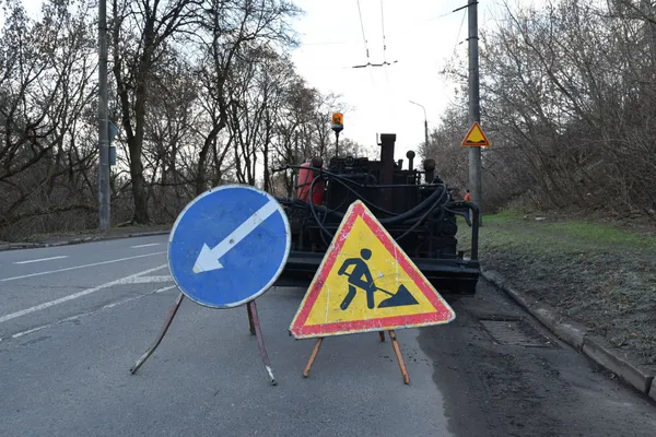 У Луцьку на кількох вулицях триває ямковий ремонт: перелік (фото)