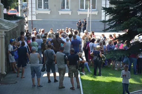 Під стінами Луцькради – мітинг (фото, оновлено) 