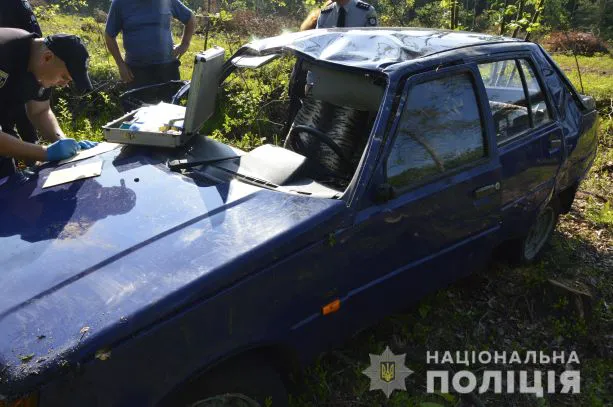 На Волині легковик з’їхав у кювет і перекинувся: загинув пасажир (фото)