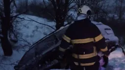 На Ковельщині автомобіль злетів у кювет: на місці працювали рятувальники (фото)