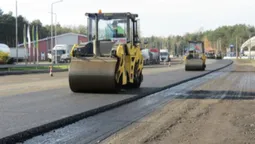 На під’їзді до пункту пропуску «Ягодин» асфальтують дорогу (фото)