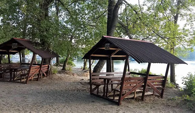У Маневицькому районі чоловік без дозволів облаштував зону відпочинку