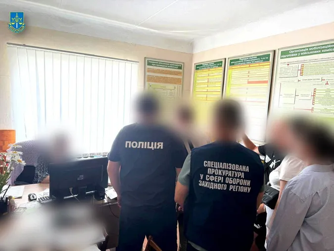 На Волині військову ТЦК зловили на хабарі (фото)