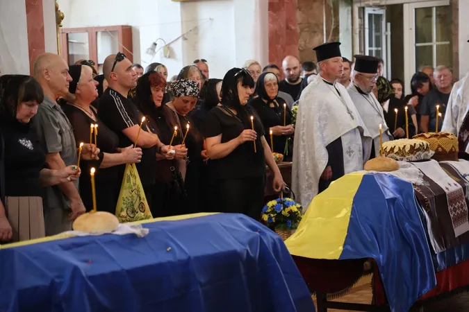 Загинули в боях на Курщині: у Свято-Троїцькому соборі Луцька відспівали Леоніда Матвійчука та Олександра Єдинака (фото)