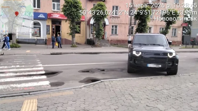 У Нововолинську хитровиграний водій став поперек дороги