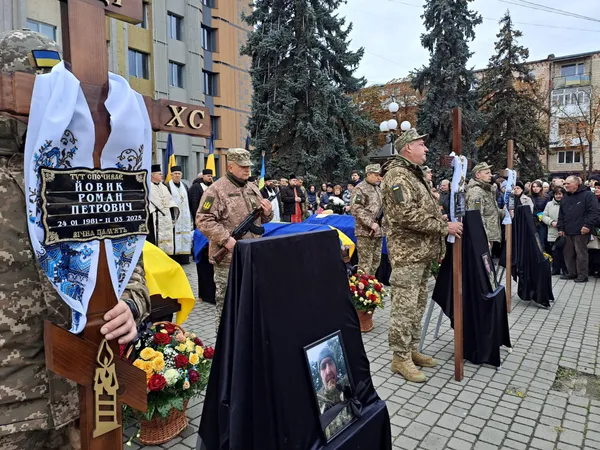На Волині провели в останню путь військових Олександра Гнатюка, Ігоря Карпука та Романа Йовика (фото)