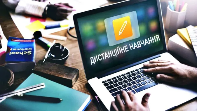 «Забувають вимкнути мікрофон і говорять непристойне»: викладачі розповіли історії з дистанційного навчання