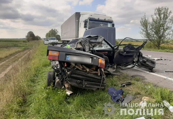 У Горохівському районі – смертельна аварія: «ауді» в'їхала у вантажівку (фото)