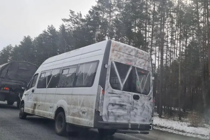 Окупанти вивозять із Білорусі викрадені в Україні автомобілі (фото)