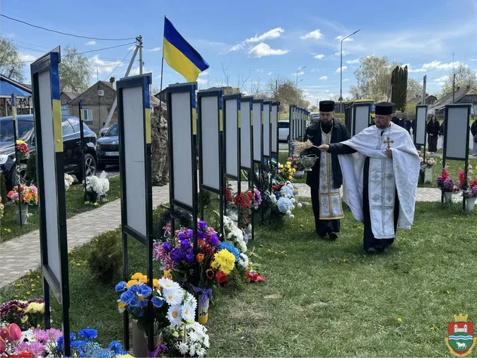 У Затурцівській громаді встановили сім нових стел загиблим Героям (фото)