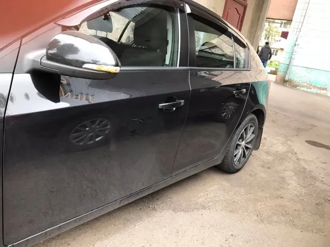 Вандали пошкодили автомобіль лучанина, поки він відійшов на 10 хвилин