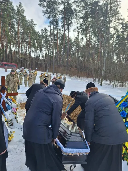 На Волині провели в останню дорогу 42-річного воїна з Волині Валерія Михальського (фото)