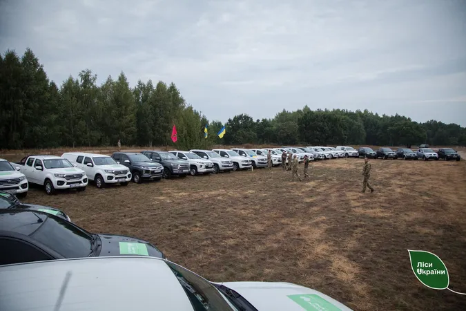 Лісівники передали військовим три десятки автівок (фото)