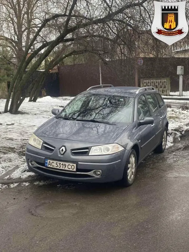 Муніципали у Луцьку «вполювали» автохамів на зелених зонах (фото, відео)