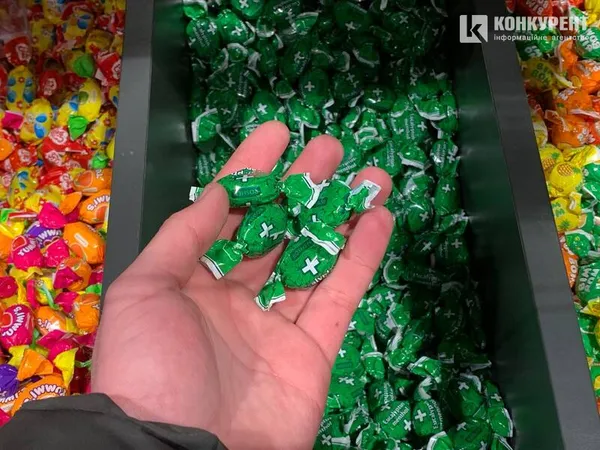 Немає решти: як у луцьких магазинах змушують купити більше