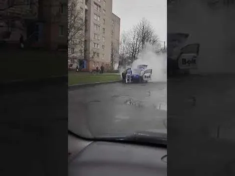 У Луцьку посеред дороги спалахнуло таксі «Bolt» (відео)