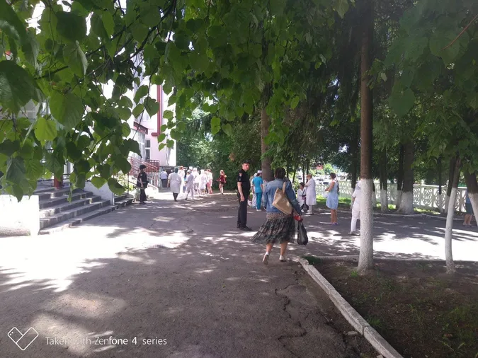 Евакуювали пацієнтів та персонал інфекційної лікарні в Луцьку (фото) ОНОВЛЕНО