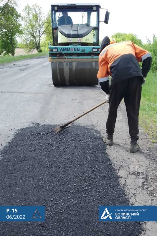 На Волині дорожники почали «латати» регіональний автошлях (фото)