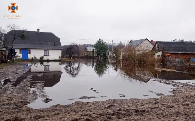 На Волині рятувальники відкачували воду з домогосподарств (фото)