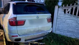 У Луцьку п'яний на BMW зніс паркан біля будинку (фото)