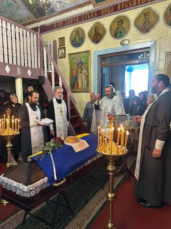 Довго чекали і вірили в диво: на Волині попрощалися з Героєм Андрієм Лабантом (фото)
