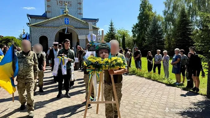 Зовсім юний: на Волині попрощалися із воїном Павлом Молодшим (фото)