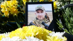 До останнього подиху – за Україну: Рожищенська громада попрощалася з Героєм Сергієм Мандзюком (фото)