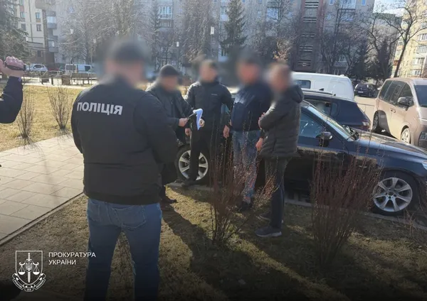 У Луцьку схопили військового, який за 1 500 доларів обіцяв «порішати» питання мобілізації